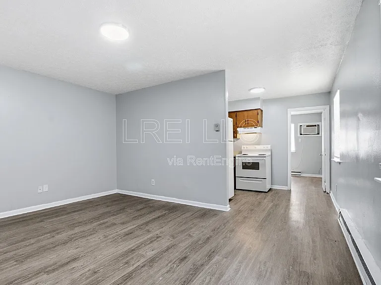 176 Thistlewood Ave #4 — Photo 2