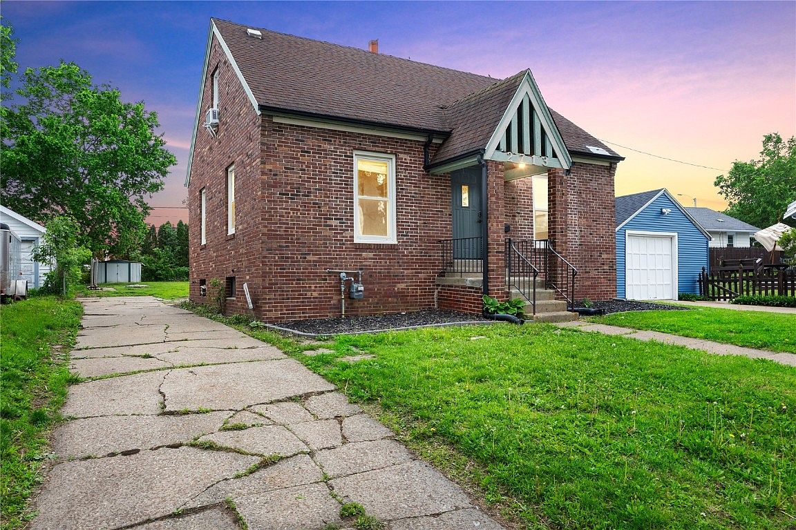 2713 B Ave NE, Cedar Rapids, IA 52402 Zillow