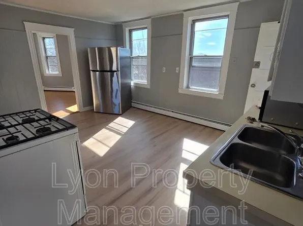 26 Morgan Ave Floor 2, North Providence, RI 02911