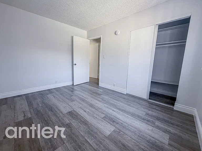 7916 Vineland Ave #J4 — Photo 5
