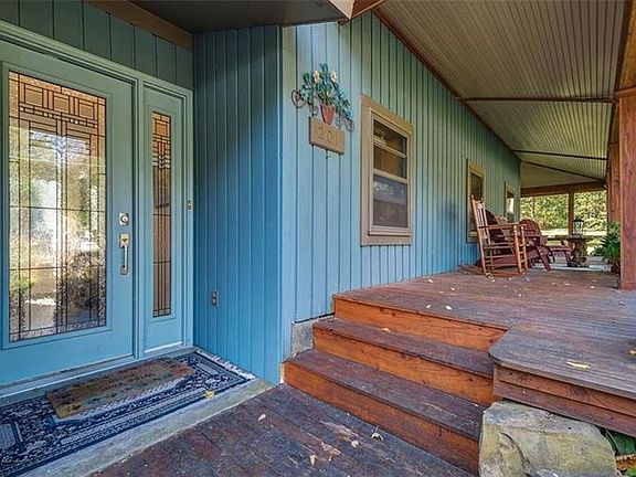2nd image of 201 Churchill Ln