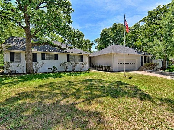 3rd image of 940 Meadow Oaks Dr