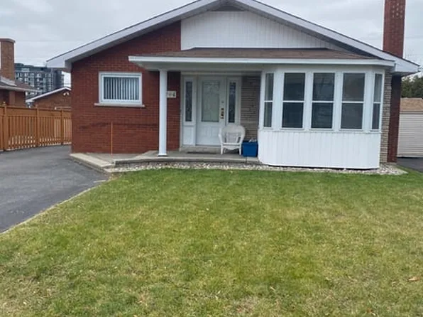 704 Claude St #B, Ottawa, ON K1K 2S2