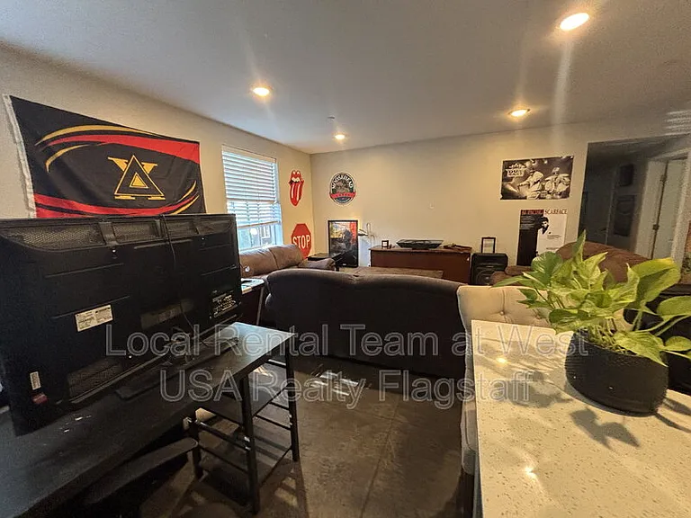 522 S Fountaine St #300 — Photo 5
