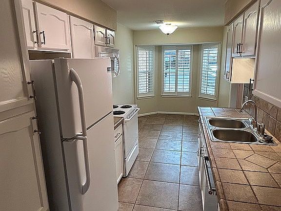 2nd image of 3242 Preston Dr