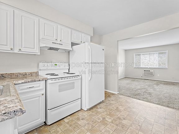 2nd image of 1006 6th St APT 2