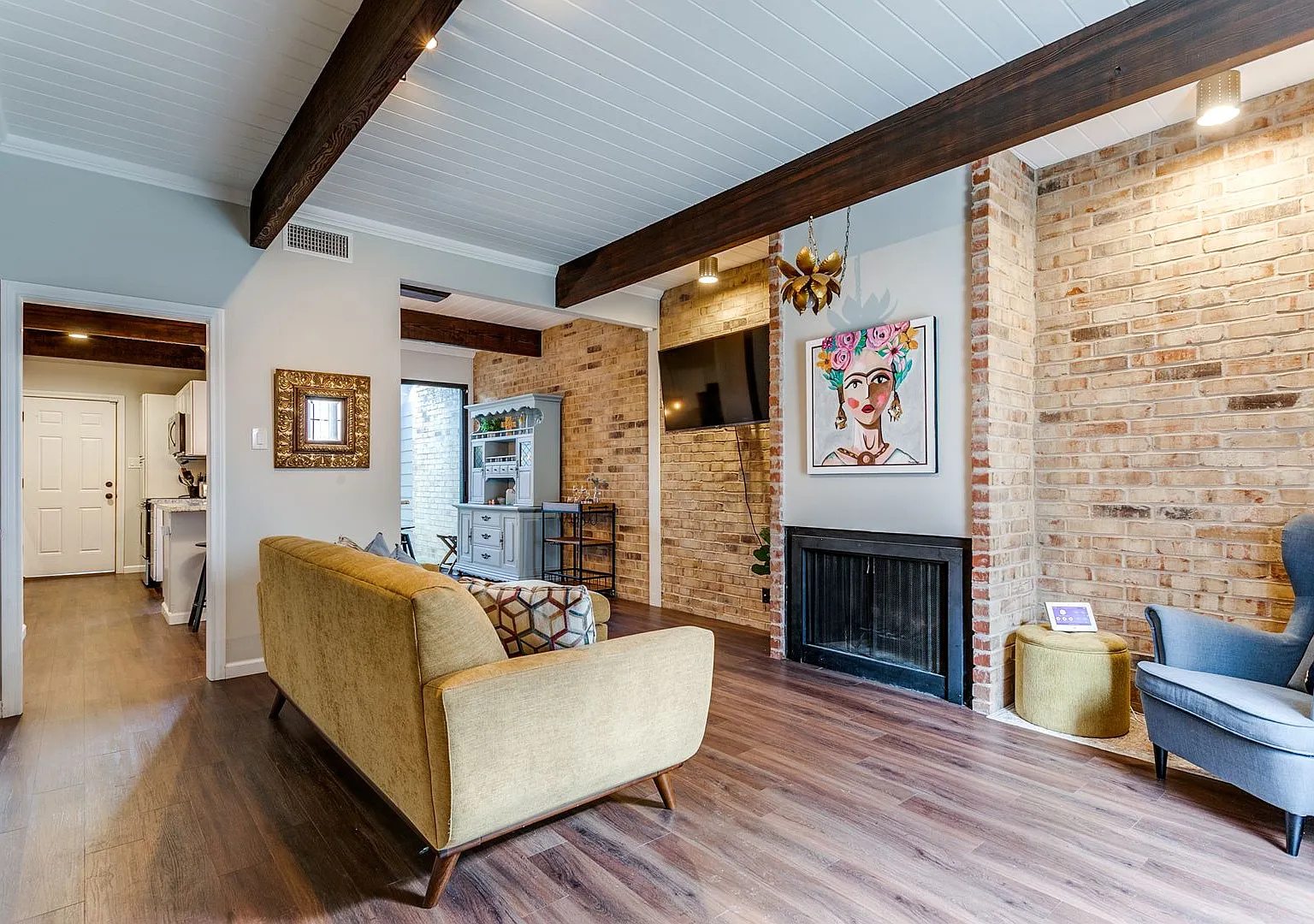 Terrell Hills Townhouse — Photo 4