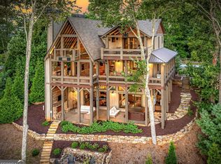520 Overlook Dr, Blue Ridge, GA 30513