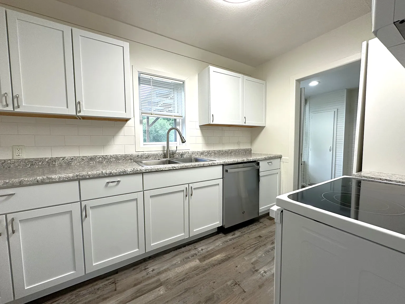 812 E Main St — Photo 4