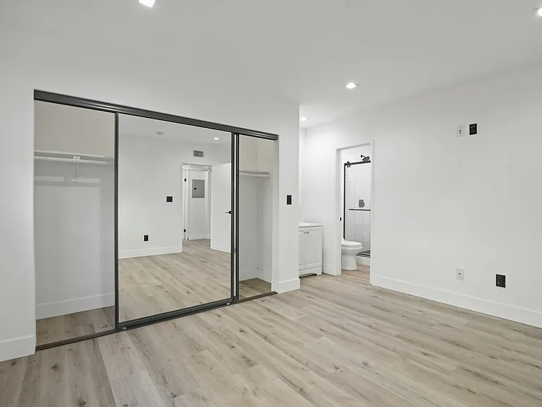 955 N Oxford Ave #4 — Photo 18