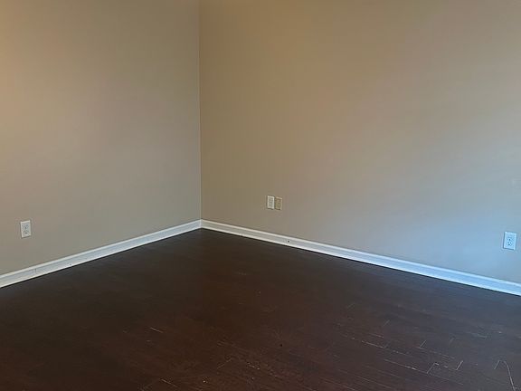 3rd image of 504 E Hogan St
