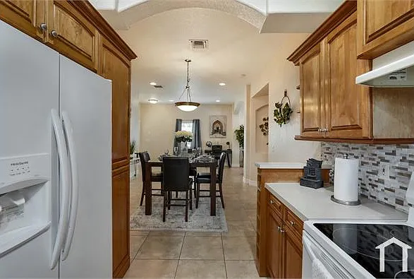 3021 NW 21st Ct — Photo 6