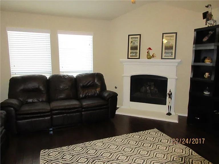 1110 Lubbock Ln — Photo 8