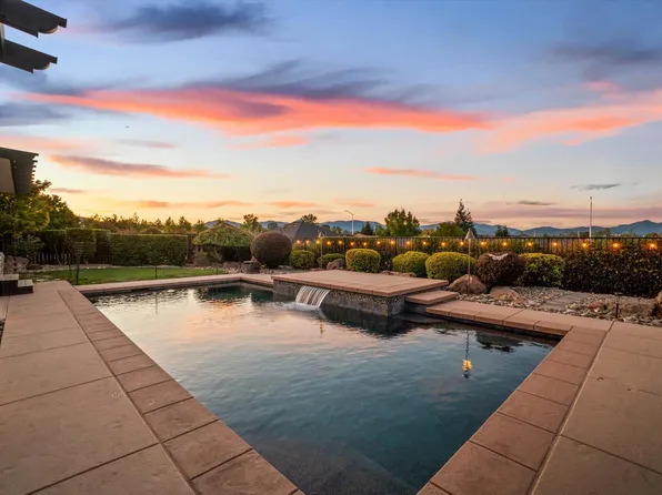 654 Rogue River Way, Redding, CA 96003