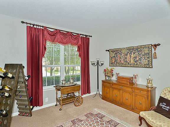 4th image of 517 Oakmont Way