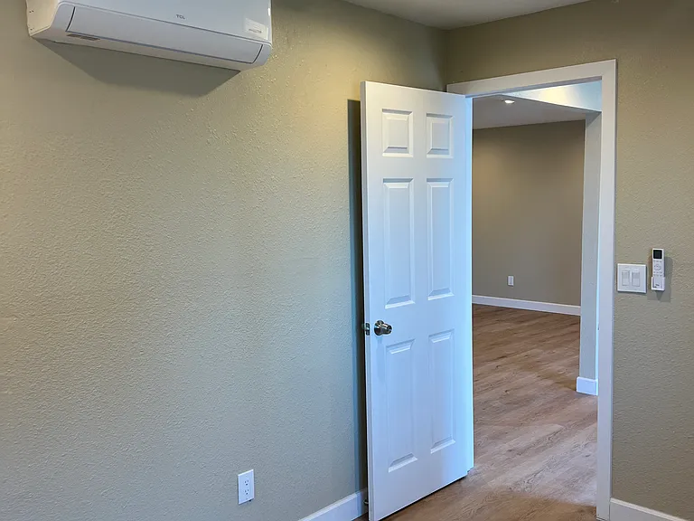1023 N Citrus Ave — Photo 9
