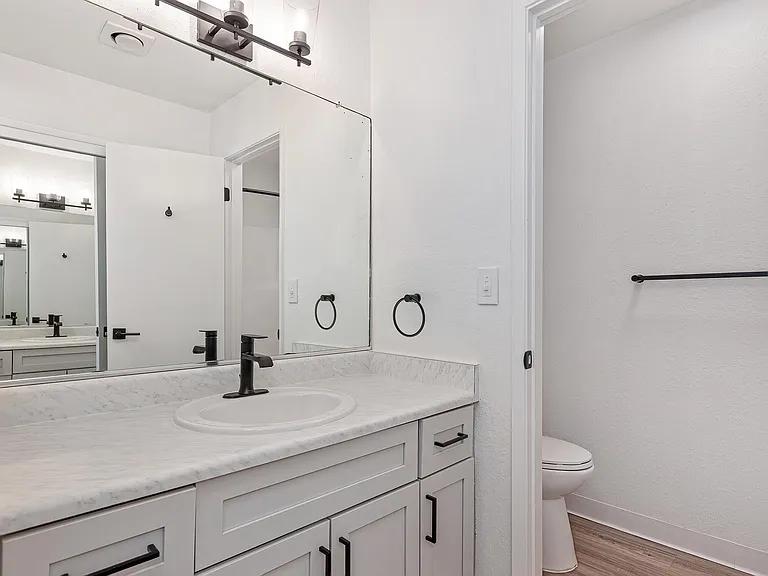 The Redwoods Apartments — Photo 20