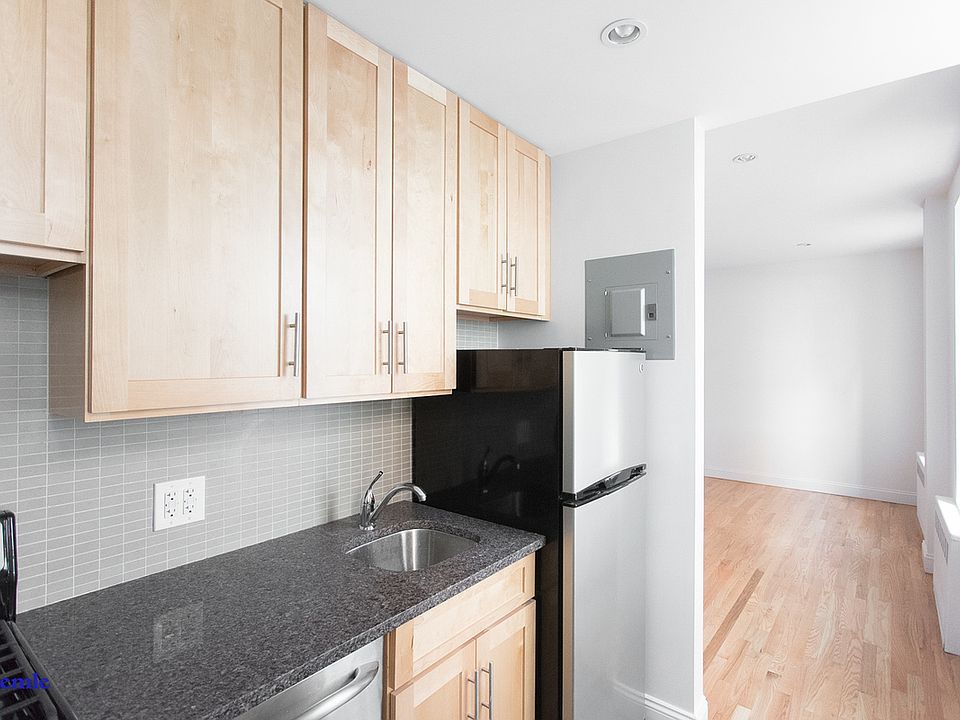 1st image of 1324 Lexington Ave #3