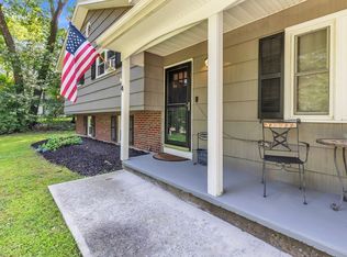 4 Colonial Rd, Sutton, MA 01590