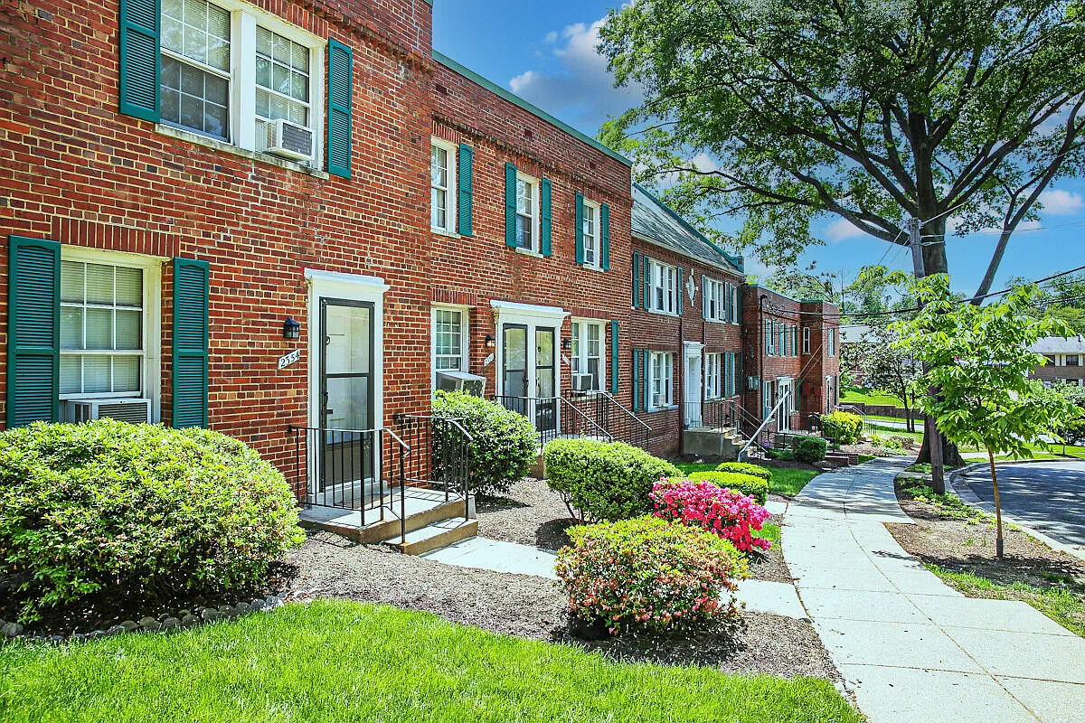 Skyland Apartments — Photo 1