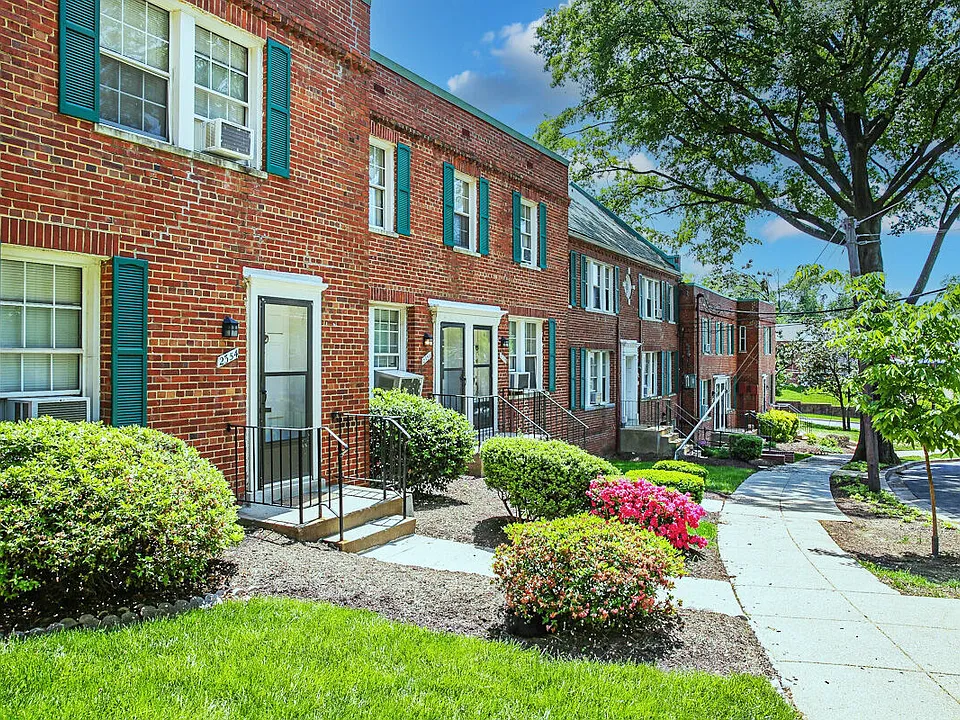 Skyland Apartments