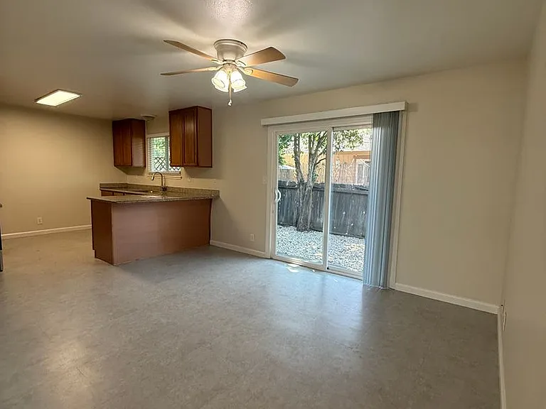 1244 Martha Way — Photo 8