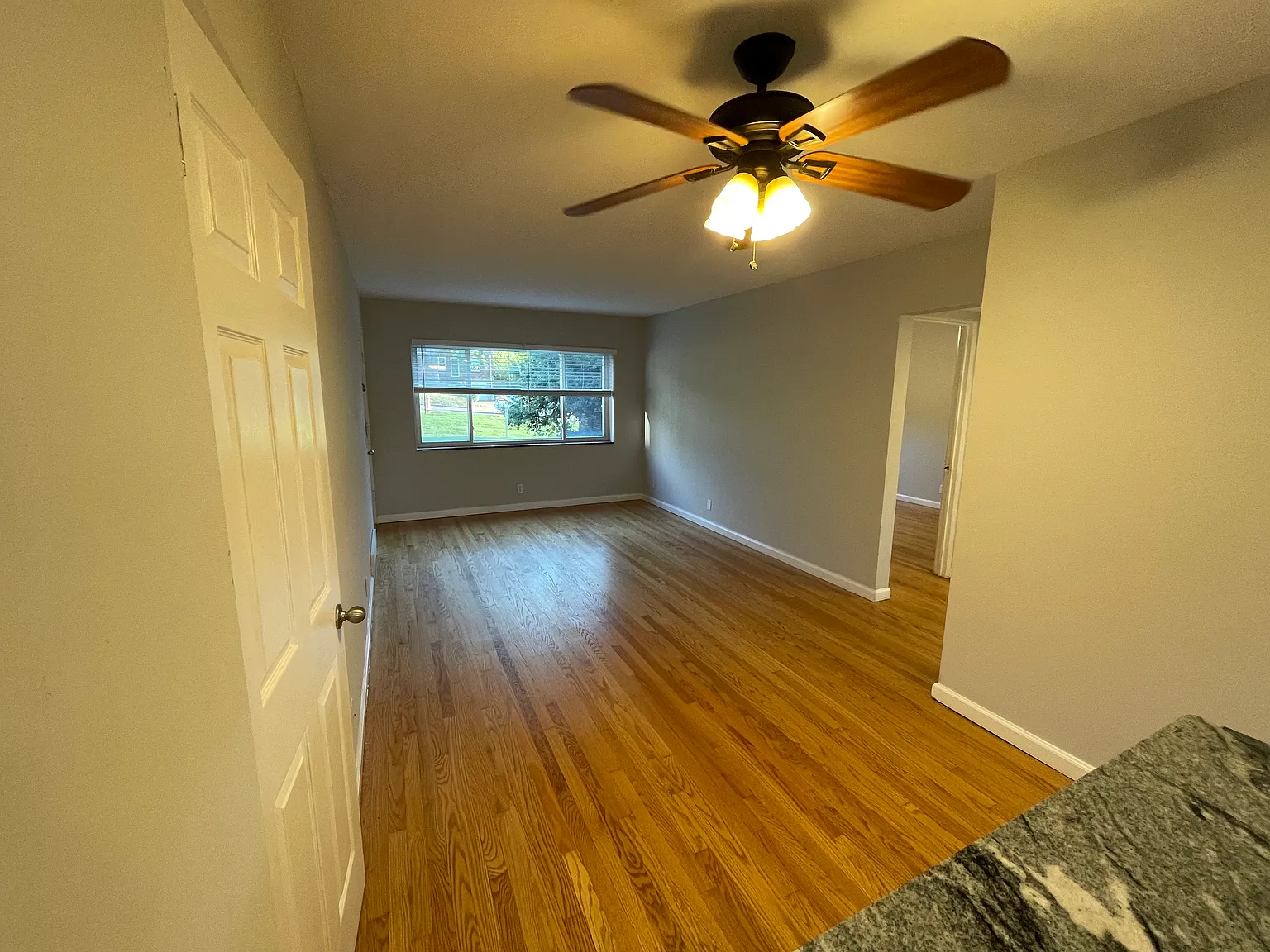 2 bed, 900 sqft, $1,295 — Photo 4