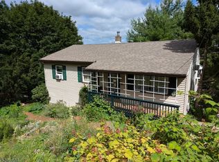 3 High Point Cir, Franklin, NJ 07416