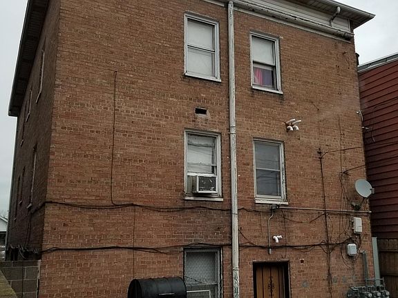 2nd image of 1907 E Columbus Dr APT 1