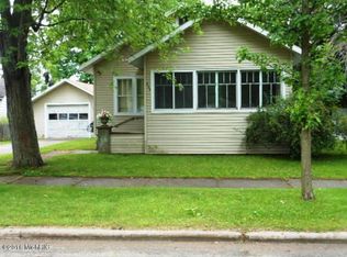 209 W 6th St, Evart, MI 49631