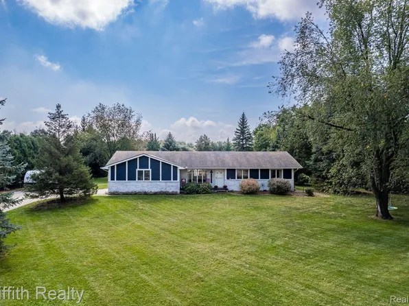 12034 Larkins Rd, Brighton, MI 48114