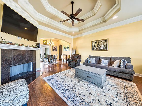 5th image of 207 Regal Oaks Dr