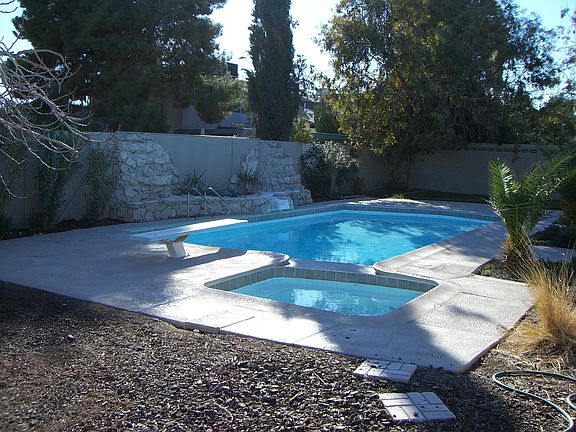 2nd image of 3747 Greencrest Dr