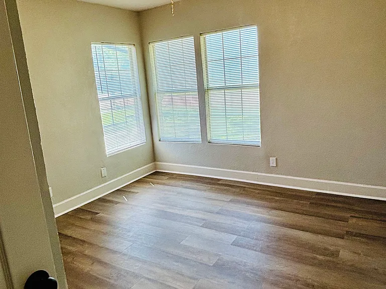 5433 Purington Ave — Photo 10