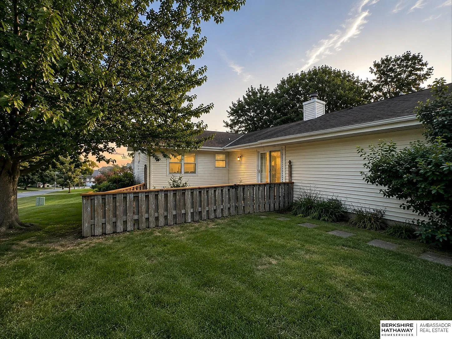 4 bed, 2900 sqft, $2,499 — Photo 2