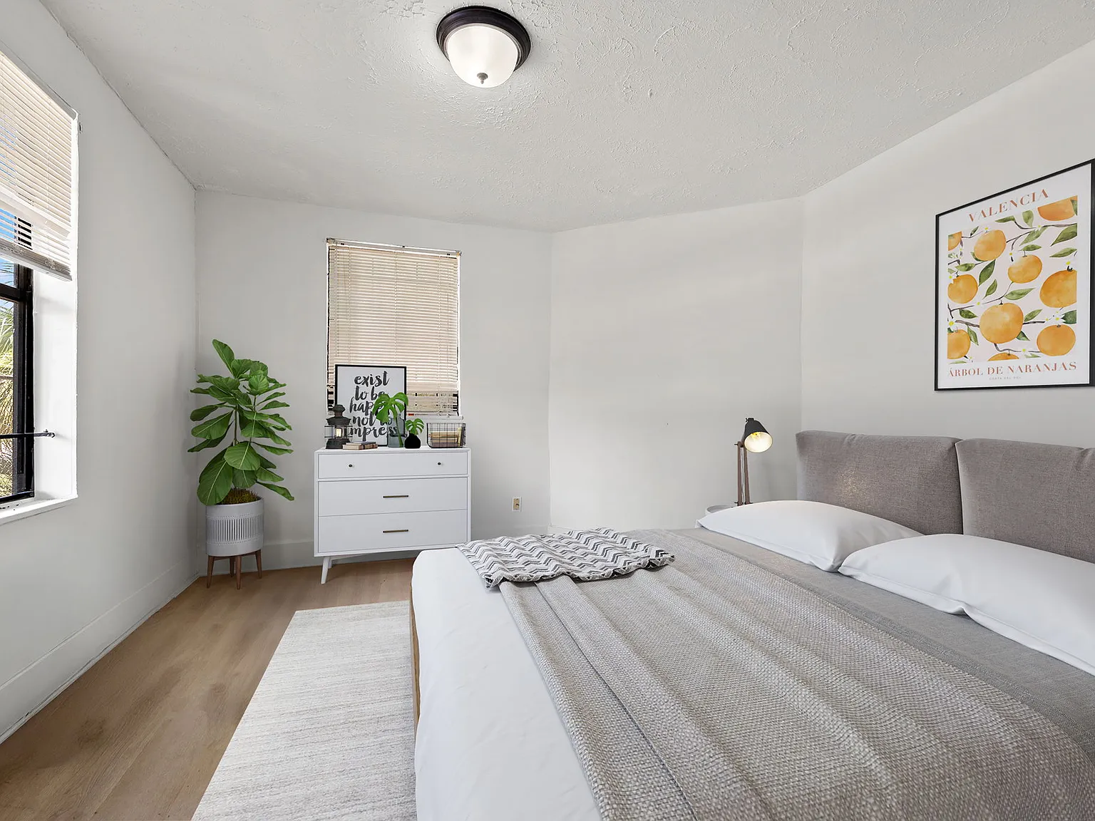 3 bed, 900 sqft, $995 — Photo 2