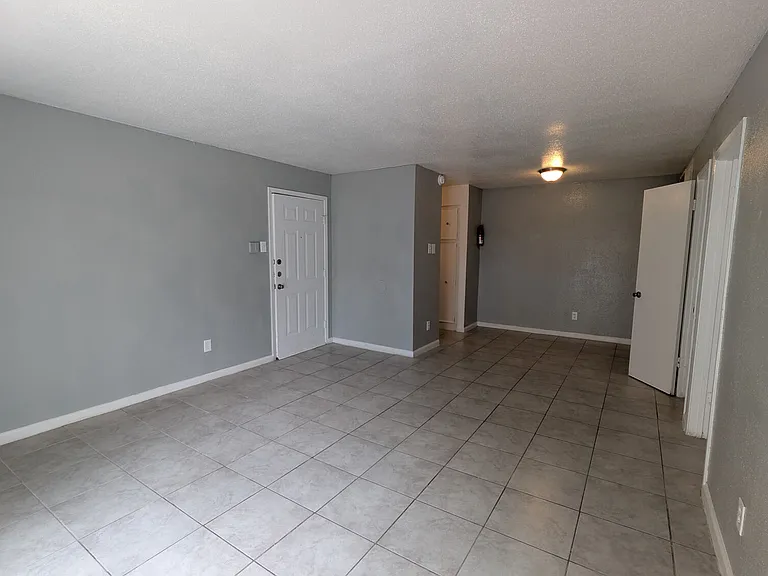 3737 Hillcroft Apartments — Photo 55