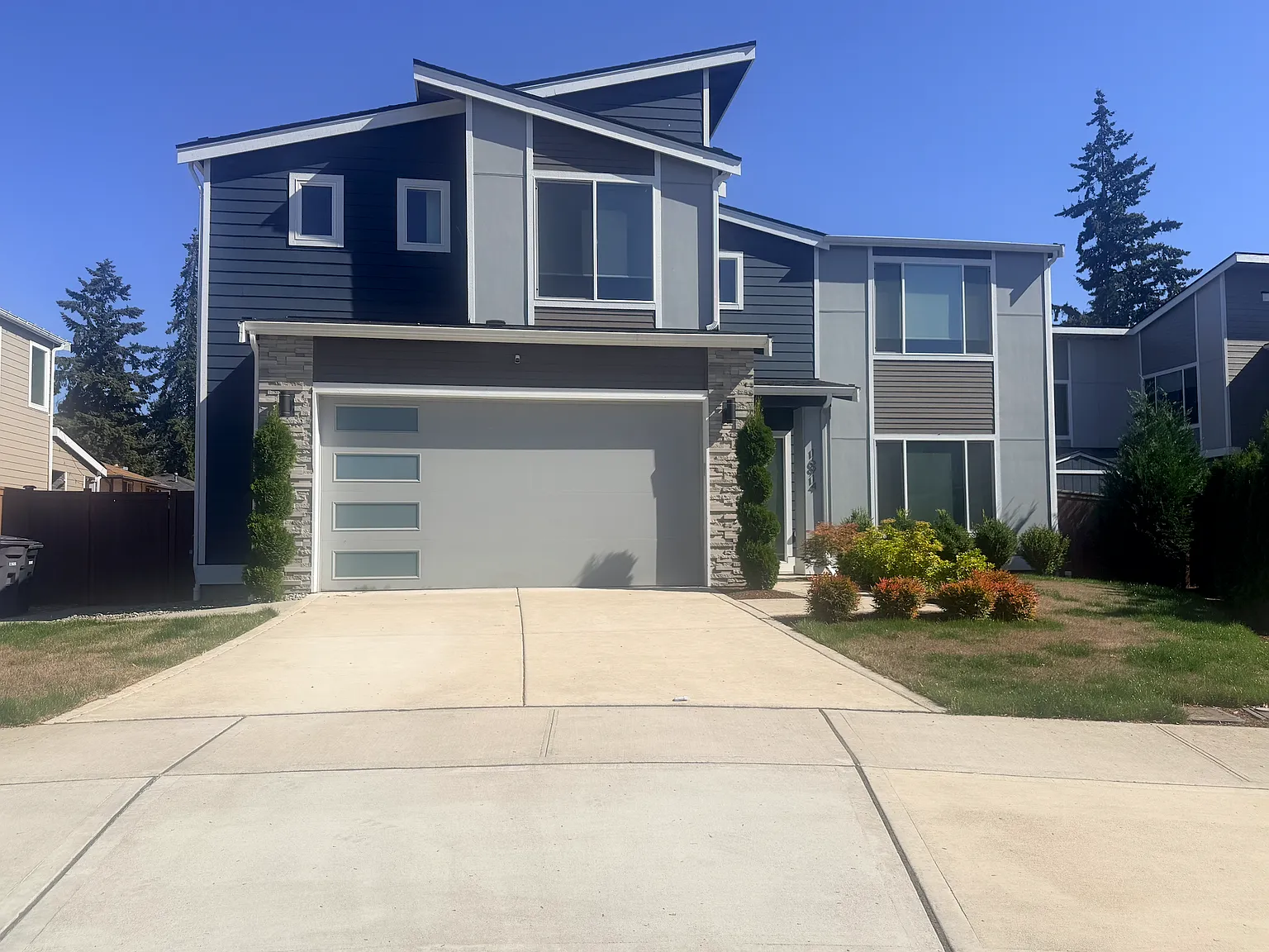 5 bed, 4.5 bath, 3660 sqft, $5,950 — Photo 3