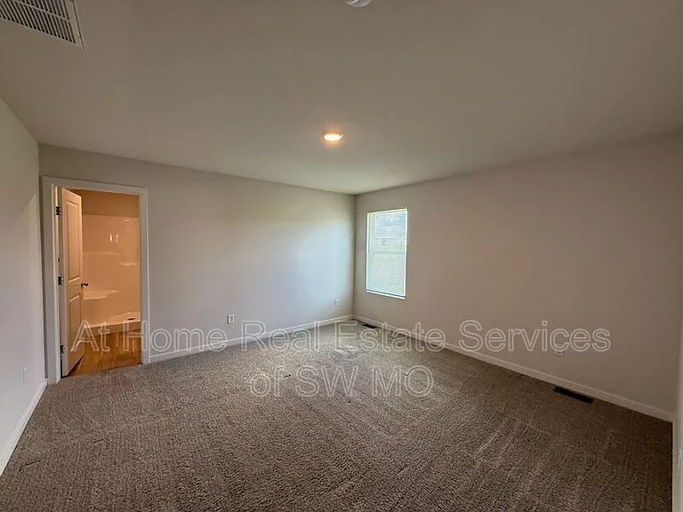 415 W Oak Lawn St — Photo 9