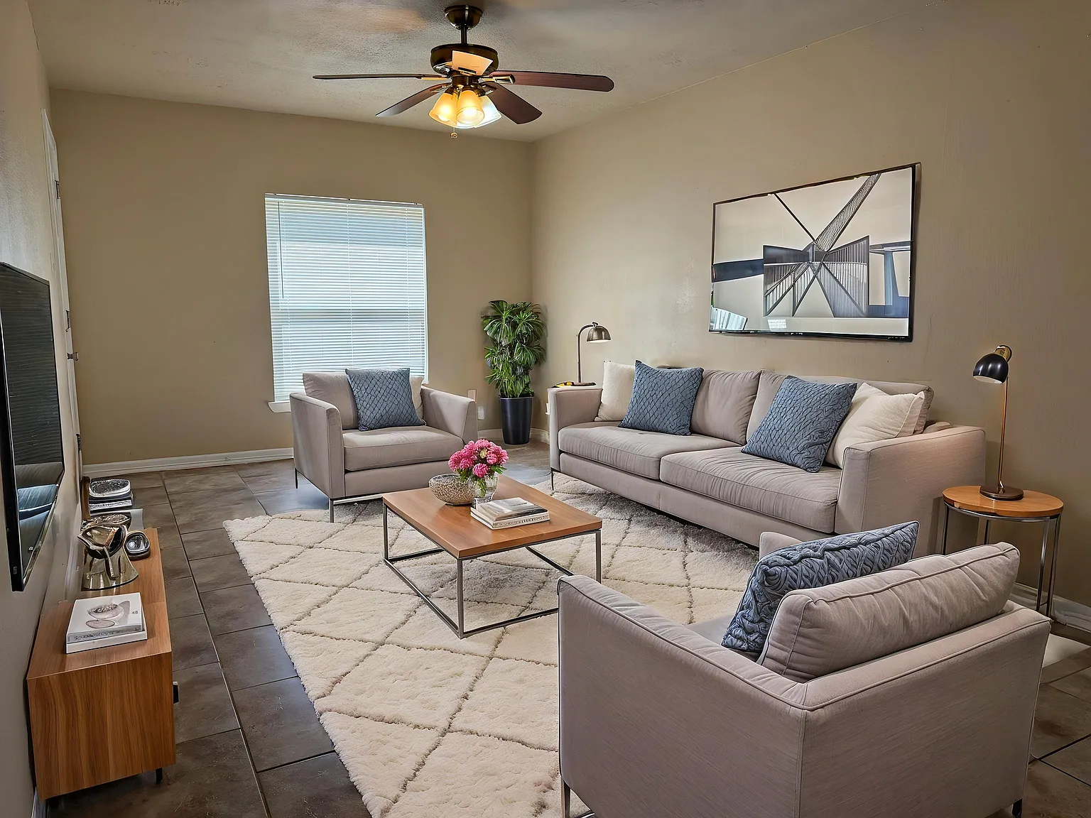 3 bed, 1081 sqft, $1,500 — Photo 3