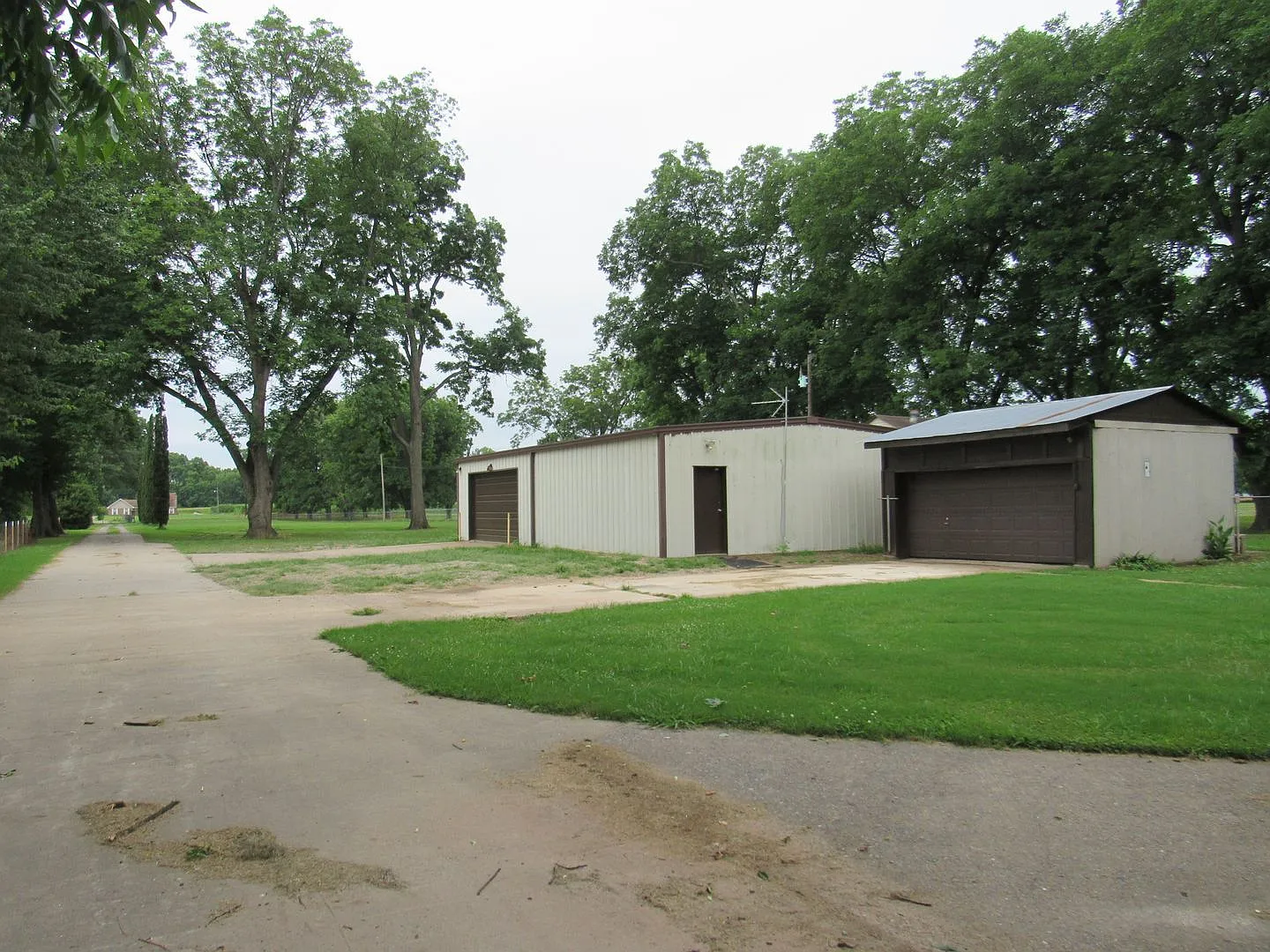 3 bed, 2.0 bath, 1479 sqft, $2,095 — Photo 3