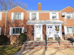 26061 75th Ave, Glen Oaks, NY 11004
