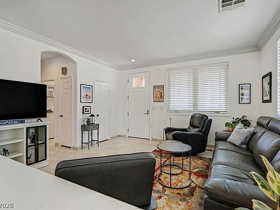 3rd image of 626 Fontayne Ave