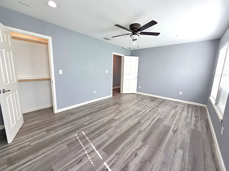 718 Lozano St — Photo 11