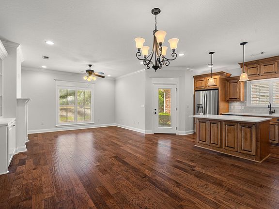 4th image of 23 Callaway Ct