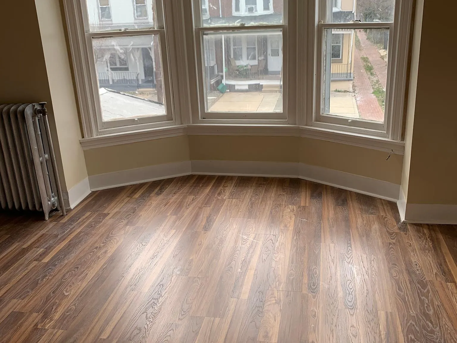 647 N Front St — Photo 2