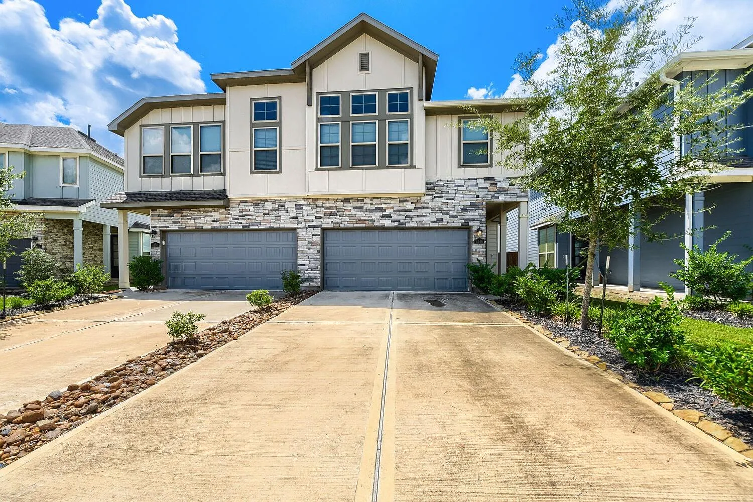 3 bed, 2.5 bath, 1912 sqft, $2,400 — Photo 2