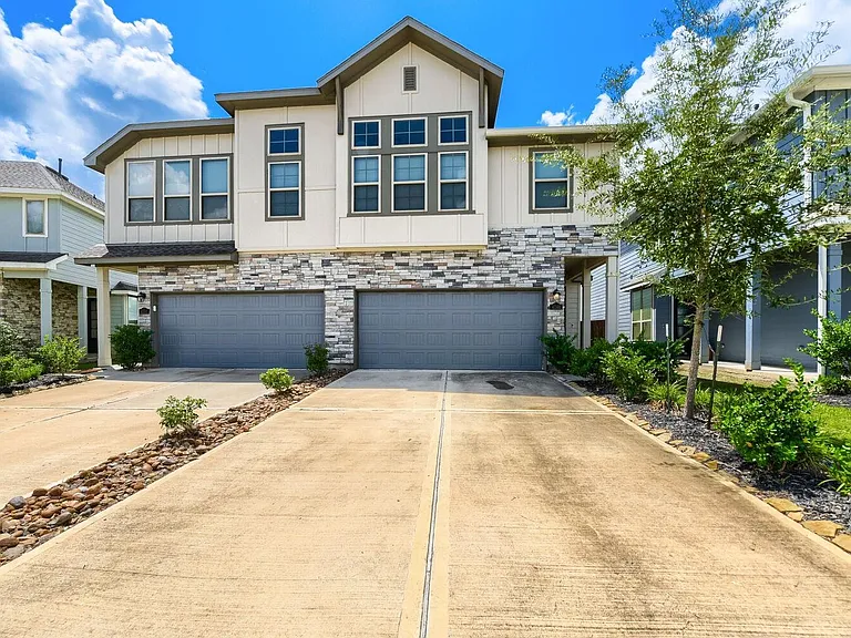 4146 Balboa Dr — Photo 2