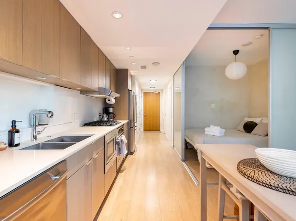111 E 1st Ave #303, Vancouver, BC V6A 0E9
