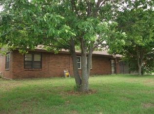 706 E Clay St, Bowie, TX 76230